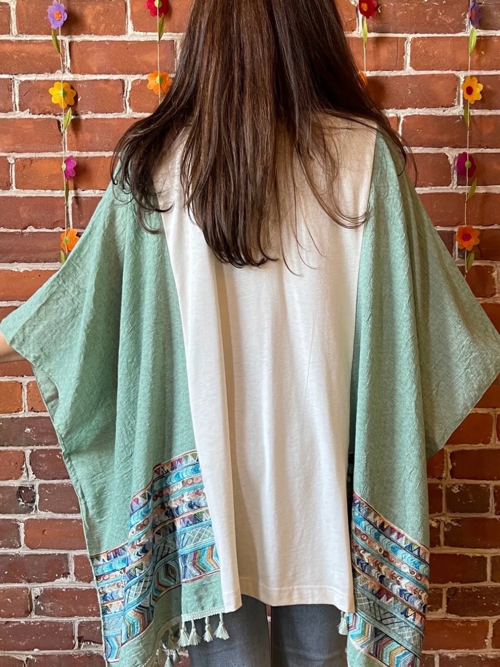 Unbranded Cream Graphic Raglan Tee with Sage Sleeves - Picture 4 of 5